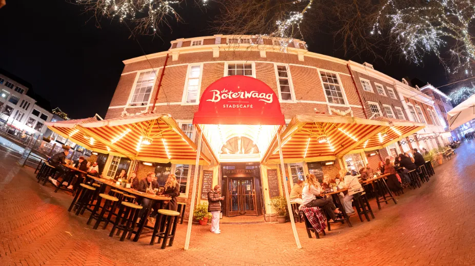 Stadscafé De Boterwaag aan de Grote Markt in Den Haag.