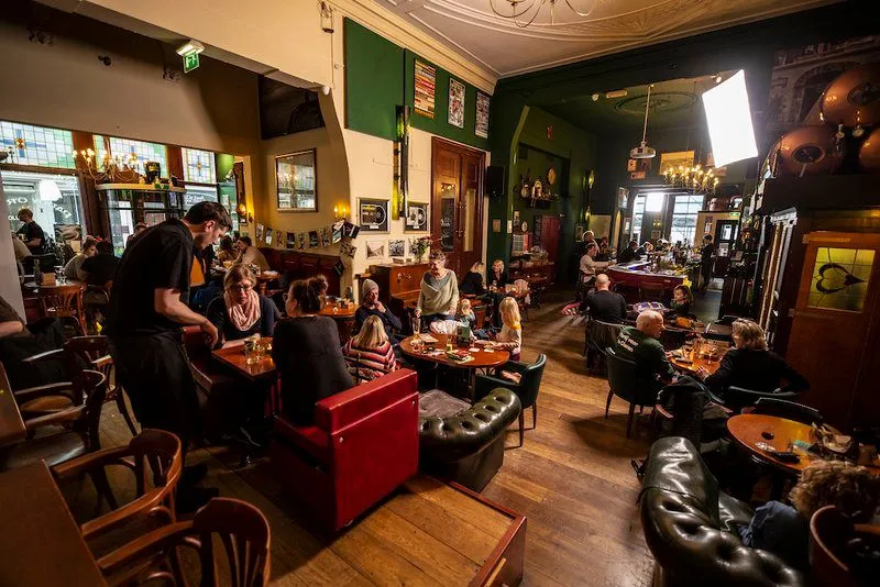 Het interieur van Paddy O’Ryan in Leeuwarden.