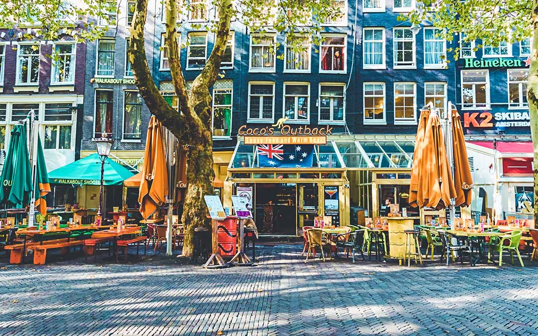 Het terras van Coco’s Outback aan het Thorbeckeplein in Amsterdam.